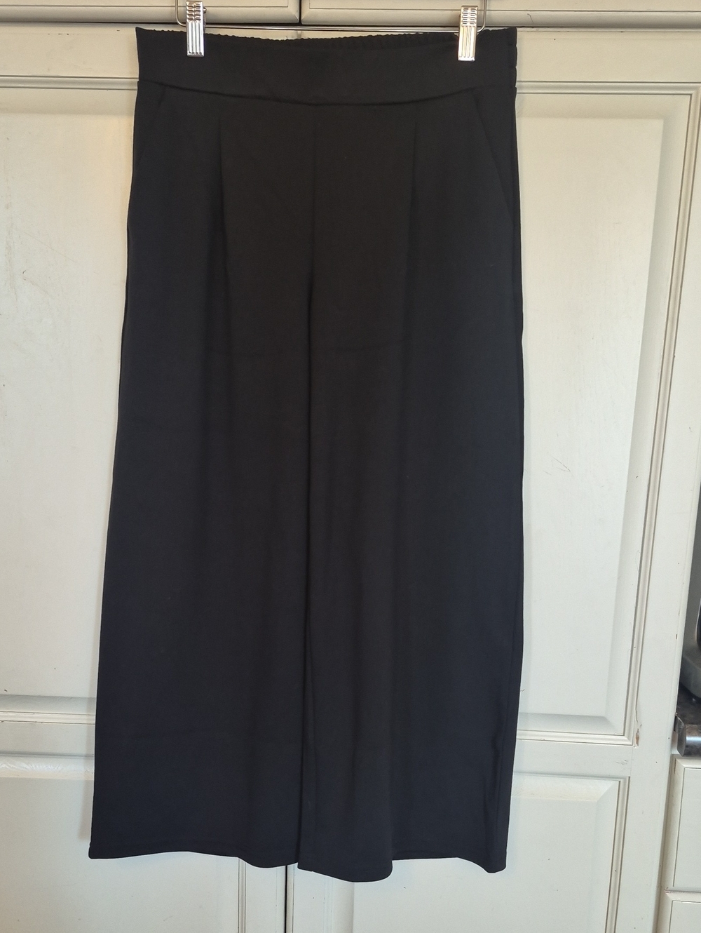 Wide-Leg Cropped High-Waist Black Pants